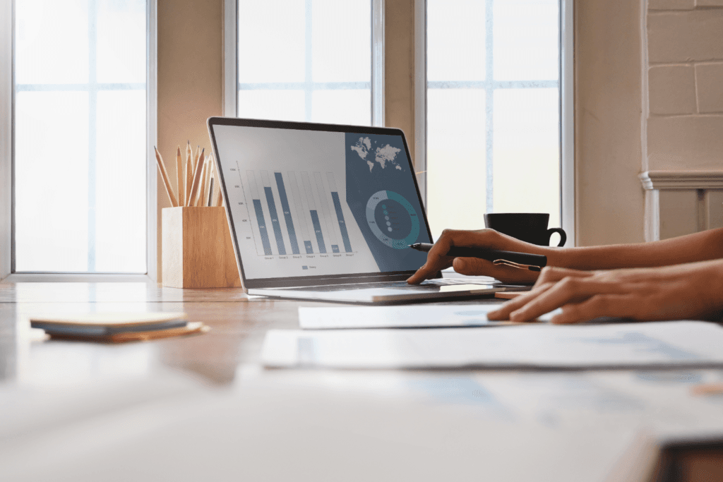 Data analysis on a laptop thanks to an ERP software