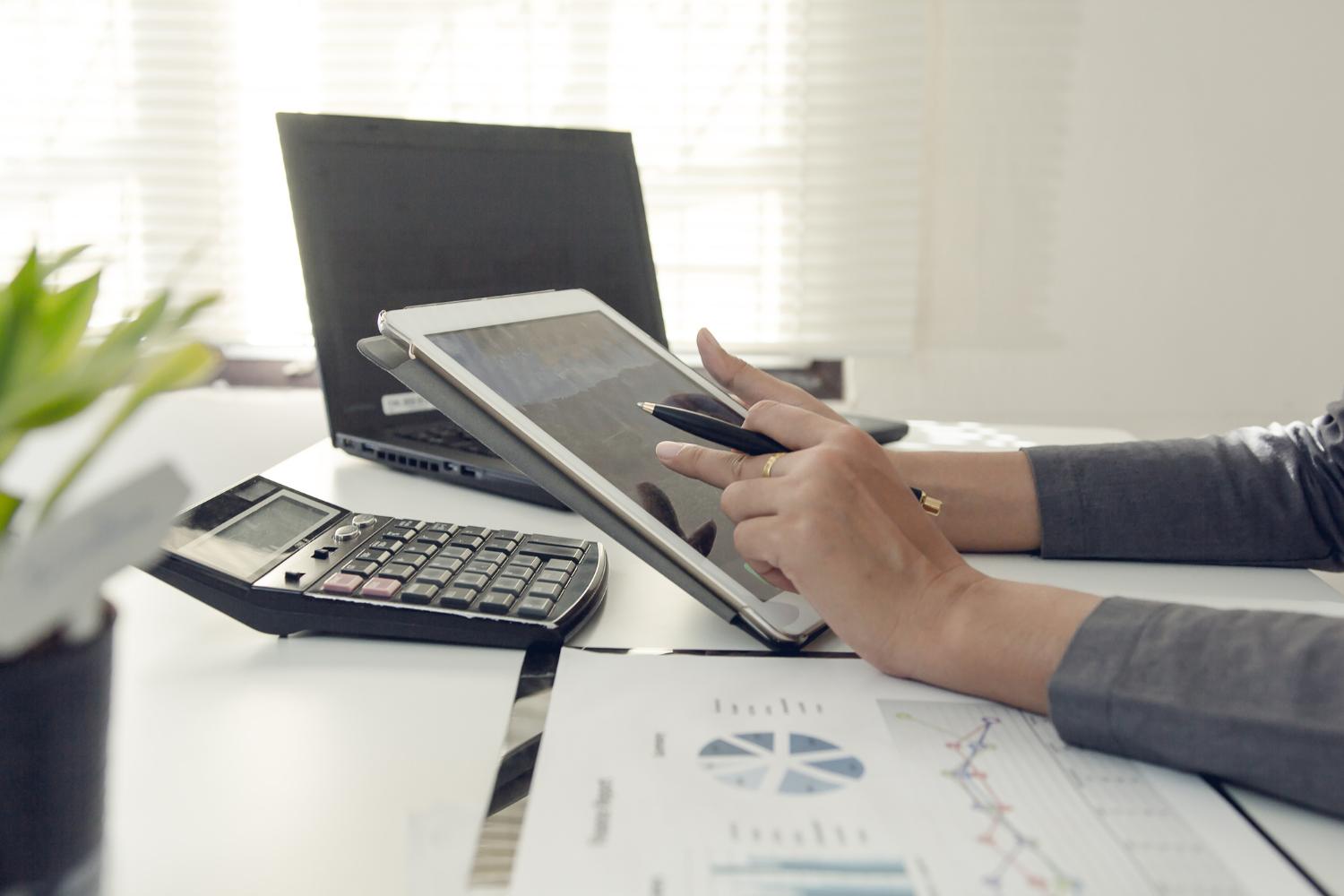 Financial task performed on an iPad thanks to an ERP financial software